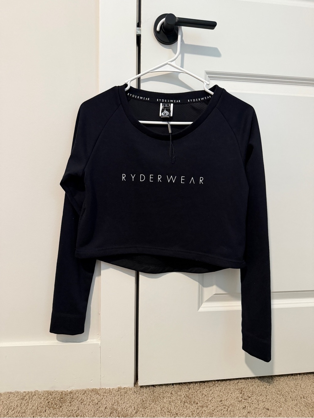 Ryderwear Black Cropped Crewneck Long Sleeve Top